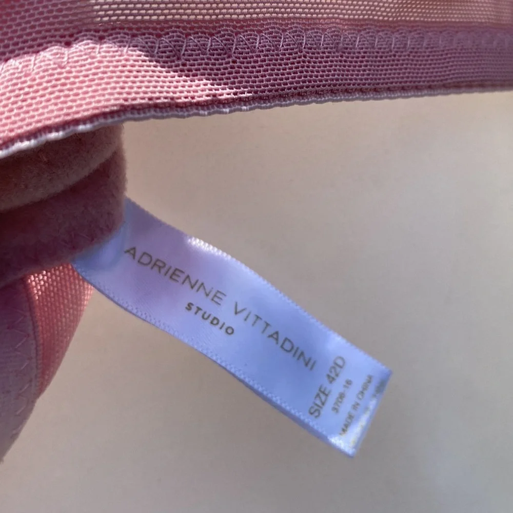 Adrienne Vittadini Studio Pink Smooth Molded Underwire Bra Size 42D Flaw - Picture 4 of 5
